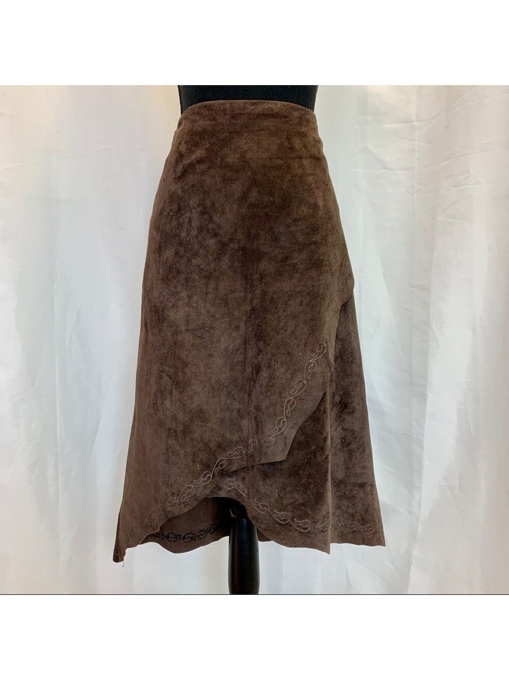 DANIER Leather chocolate brown suede High low asymmetrical embroidered hem skirt - Picture 3 of 11